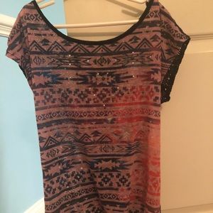 Geometric designed tee